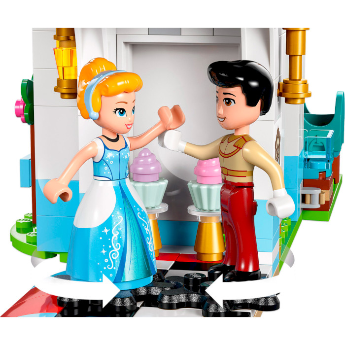 Конструктор LEGO Disney Princess Замок Золушки и карета 596дет. (43275)