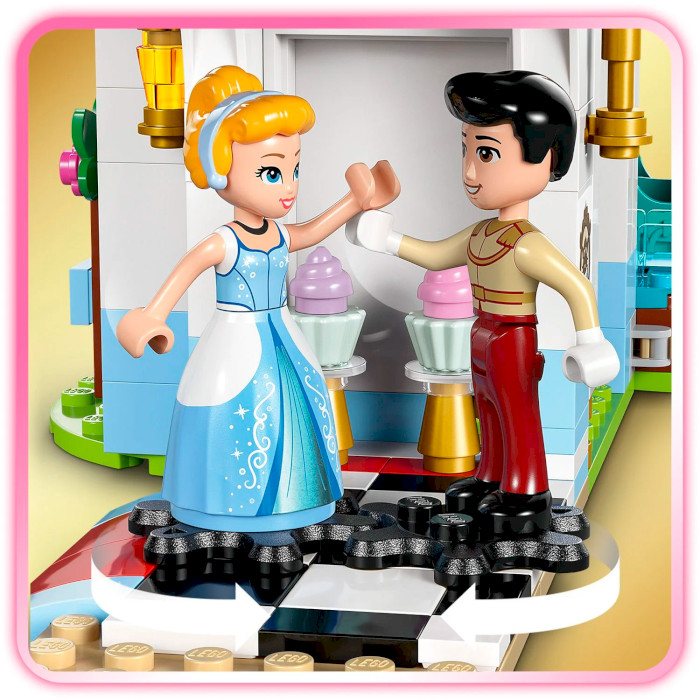 Конструктор LEGO Disney Princess Замок Золушки и карета 596дет. (43275)