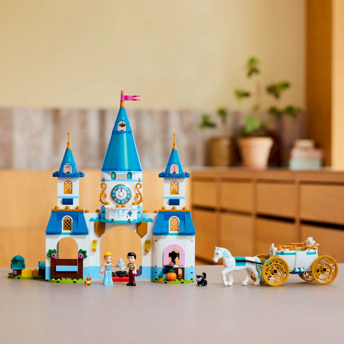 Конструктор LEGO Disney Princess Замок Золушки и карета 596дет. (43275)