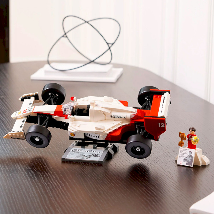 Конструктор LEGO Icons McLaren MP4/4 и Айртон Сенна 693дет. (10330)