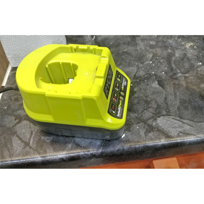 Зарядний пристрій RYOBI One+ 18V 2A RC18120 (5133002891)