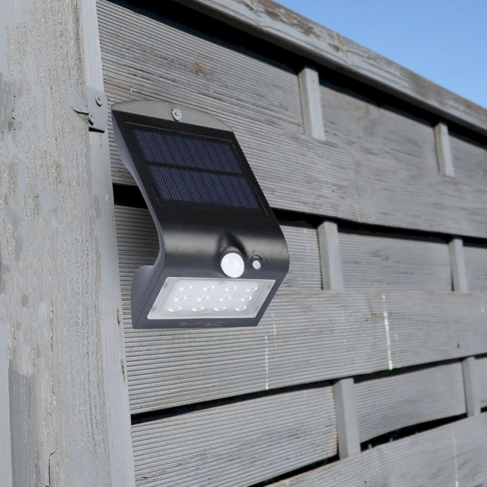 Уличный светильник с датчиком движения V-TAC LED Solar Wall Light 1.5W 4000K Black (8277)