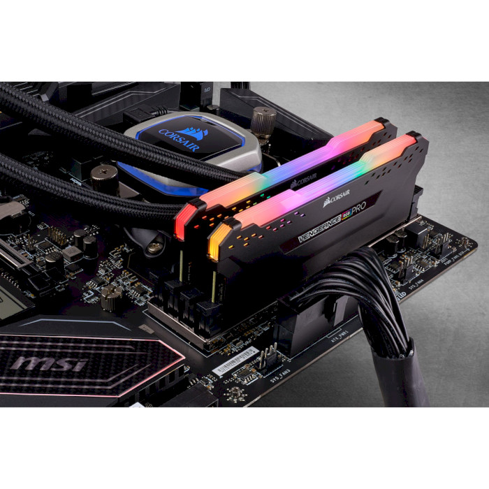 Модуль памяти CORSAIR Vengeance RGB Pro Black DDR4 3600MHz 16GB Kit 2x8GB (CMW16GX4M2D3600C18)