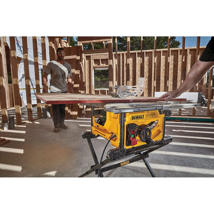 Настольная циркулярная пила DeWALT DWE7485RS