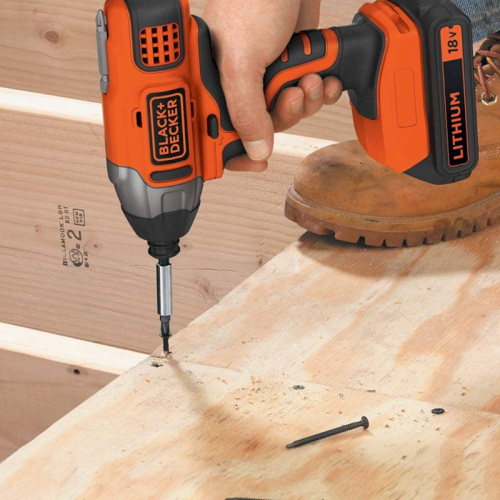 Аккумуляторный шуруповёрт BLACK+DECKER BDCIM18N