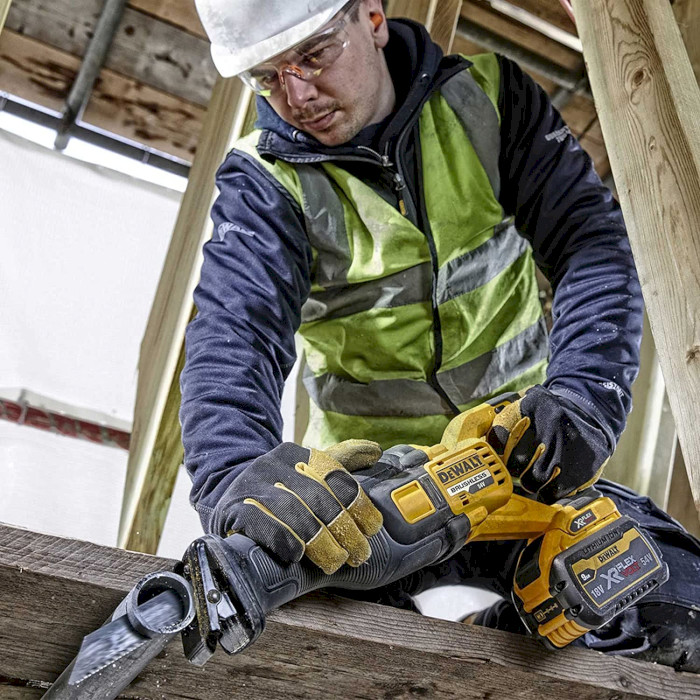 Аккумуляторная сабельная пила DEWALT DCS389T2