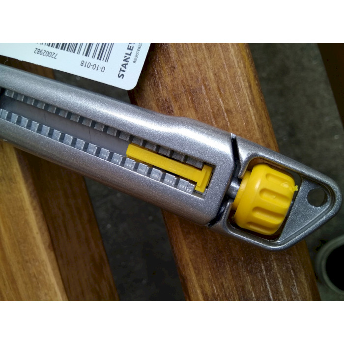 Монтажний ніж з висувним лезом STANLEY "InterLock" 18мм (0-10-018)