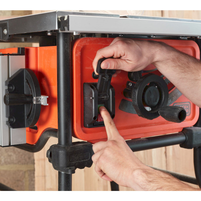 Настільна циркулярна пила BLACK+DECKER BES720